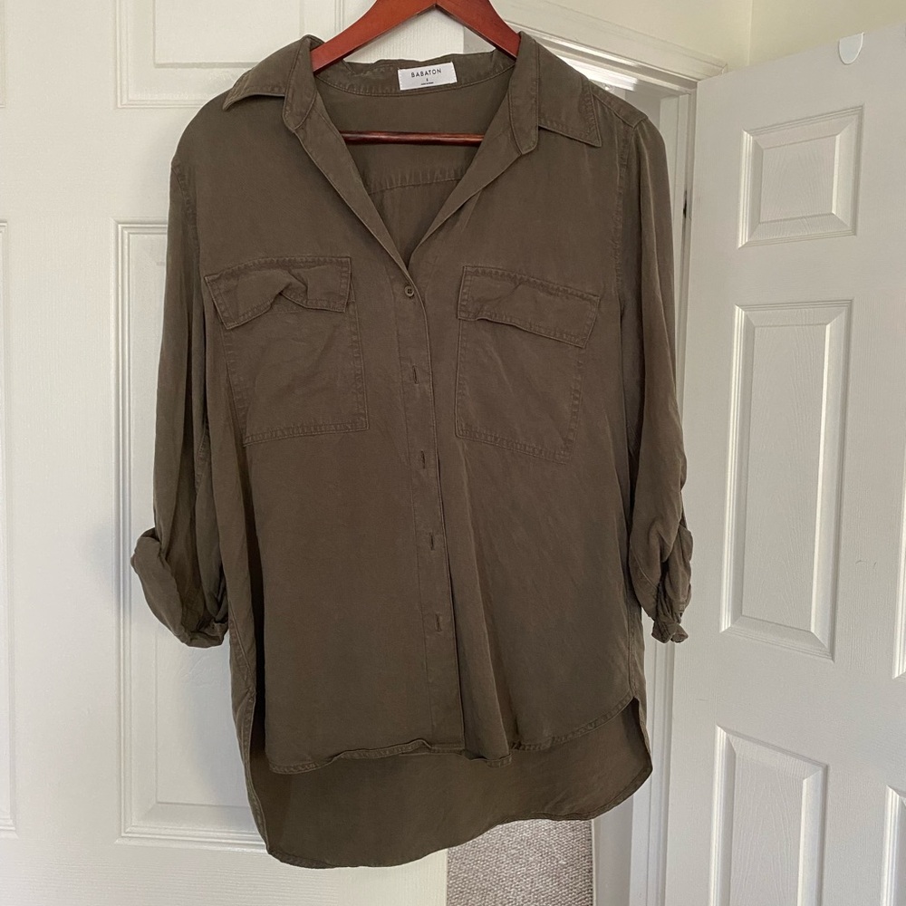 Aritzia Women's Brown Button-Down Shirt